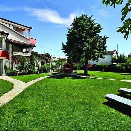 2 Bedroom Beautiful Apartment In Savudrija Exterior foto