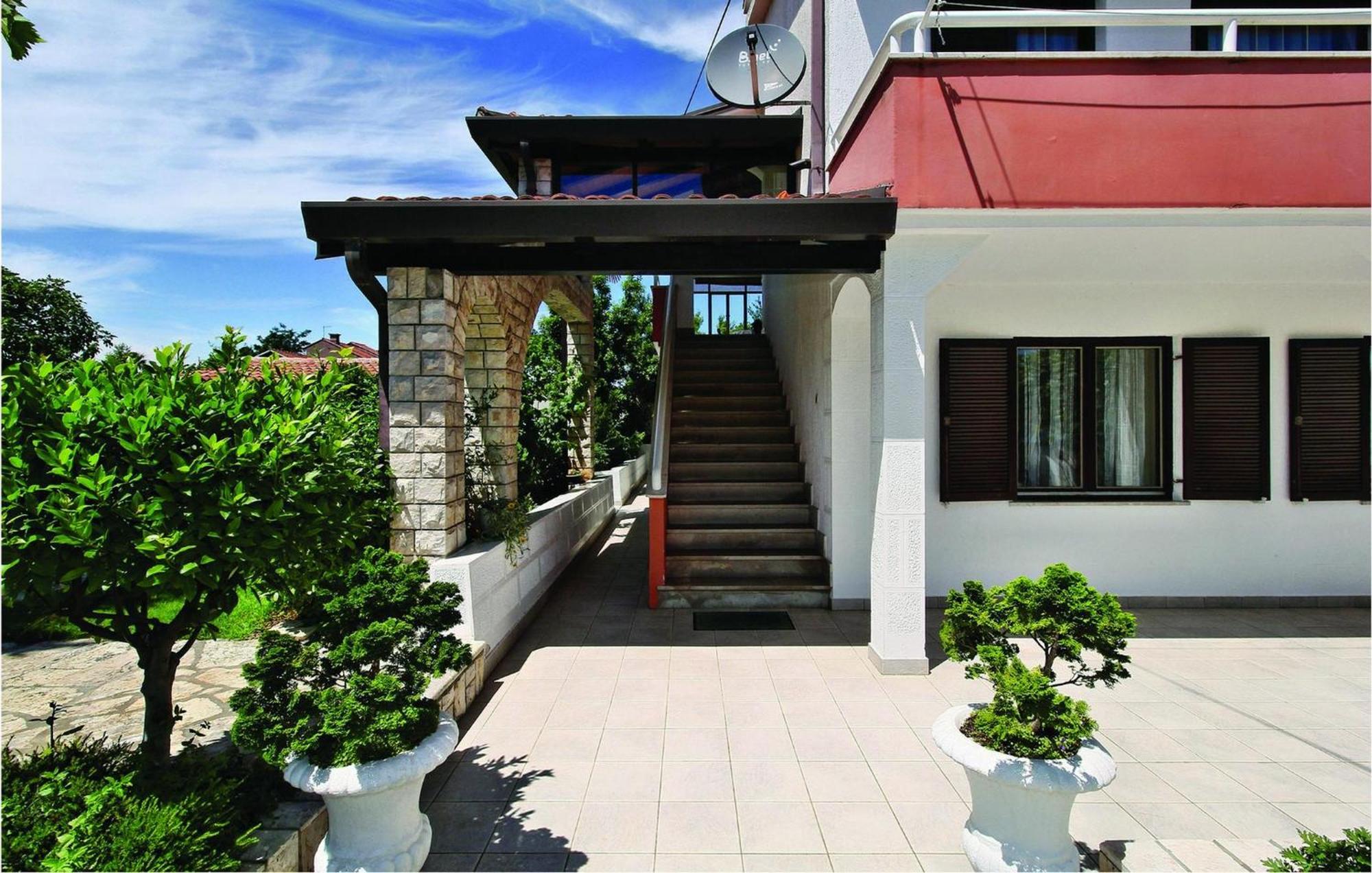 2 Bedroom Beautiful Apartment In Savudrija Exterior foto