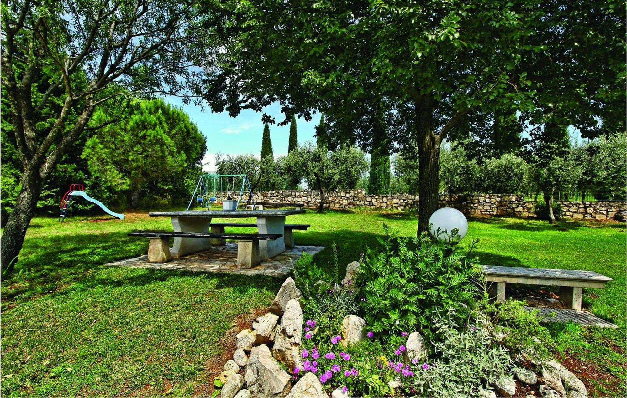 2 Bedroom Beautiful Apartment In Savudrija Exterior foto